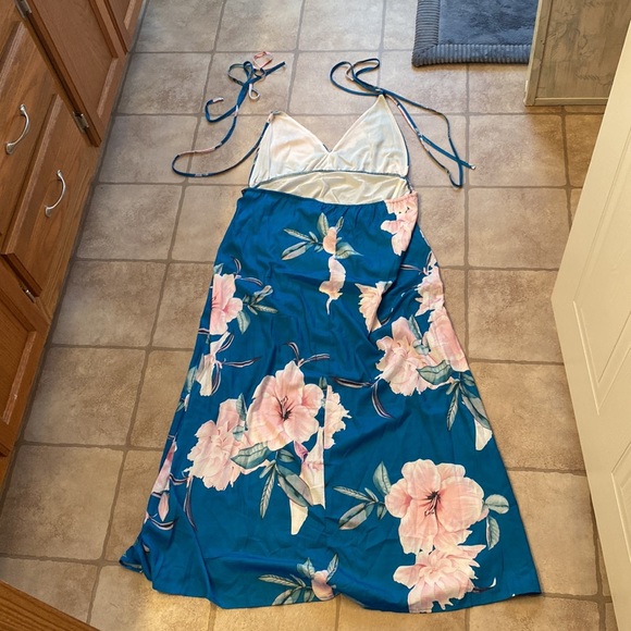 Backless floral split maxi dress - Picture 9 of 12